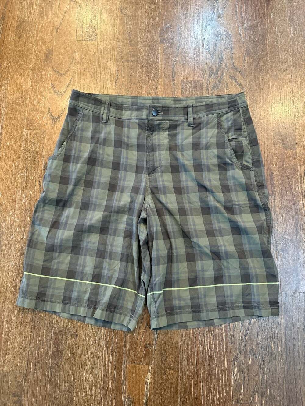 Lululemon Athletica Men's Kahuna Plaid Performance Shorts, Size 36